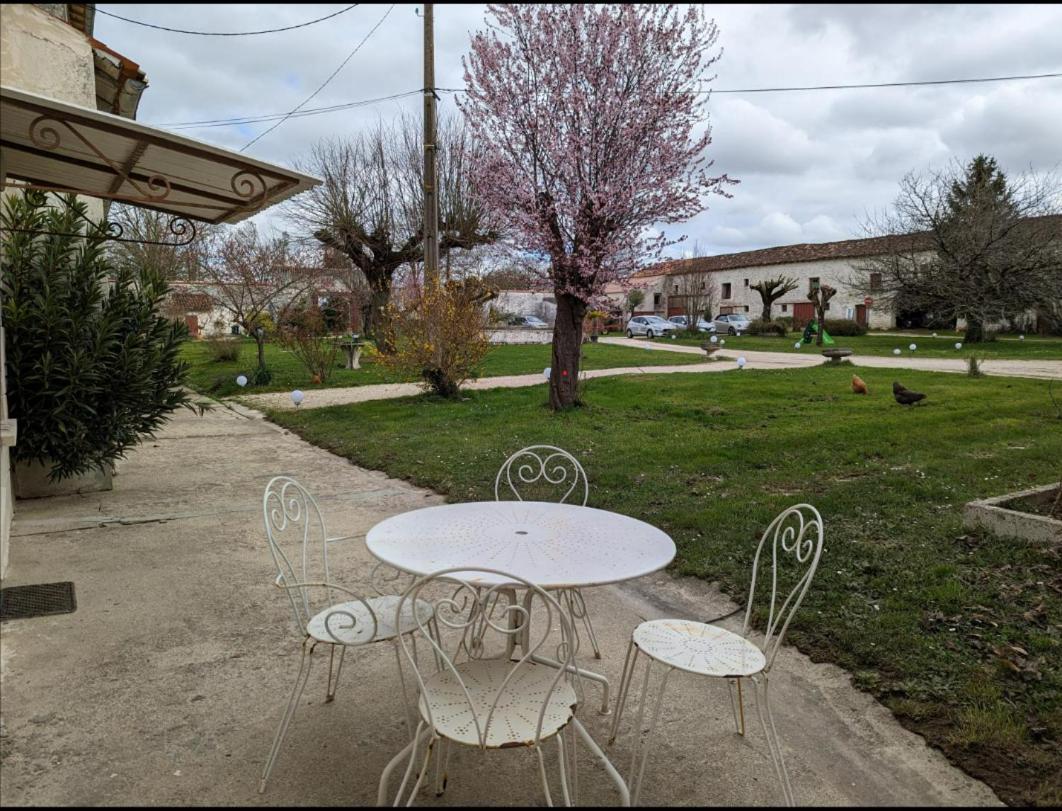 La Metairie De La Petillerie Roullet-Saint-Estephe Esterno foto